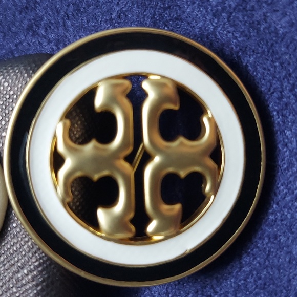 Tory Brouch Gold Logo Brooch - Picture 2 of 6